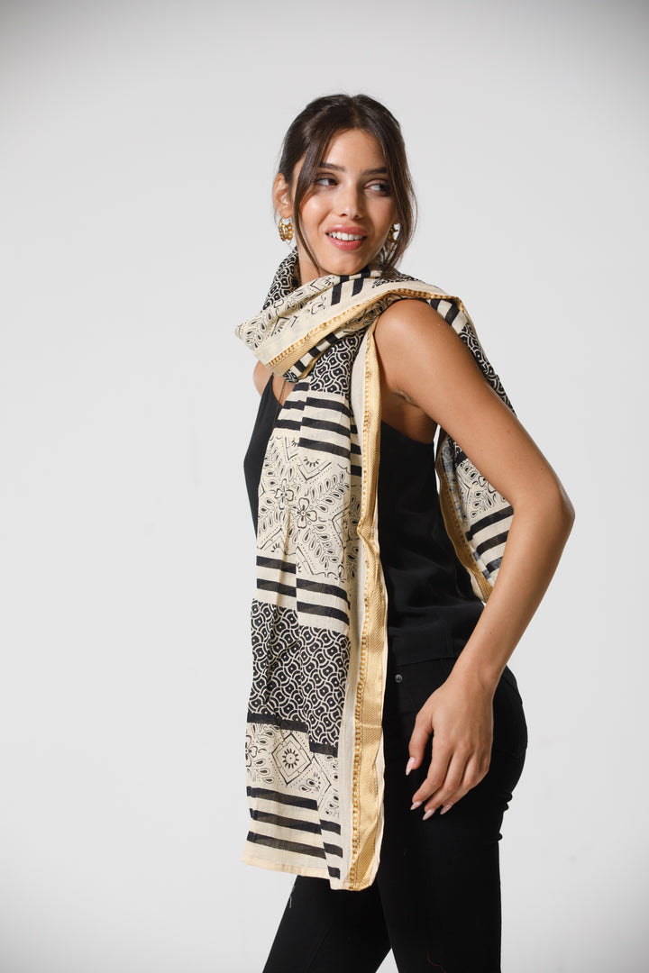 צעיף כותנה פראו - קרם שחור זהב