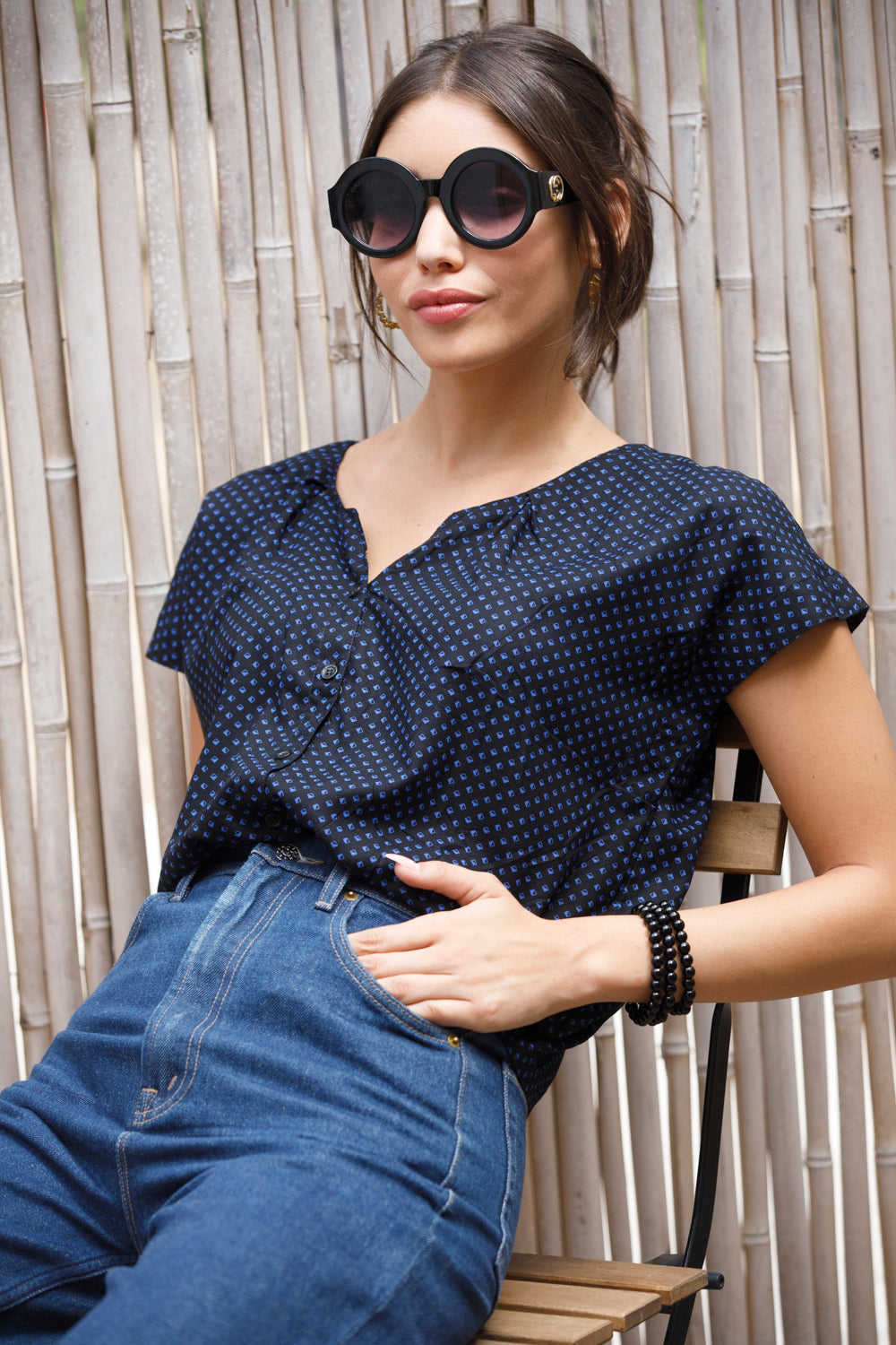 חולצת איימי שחור-כחול