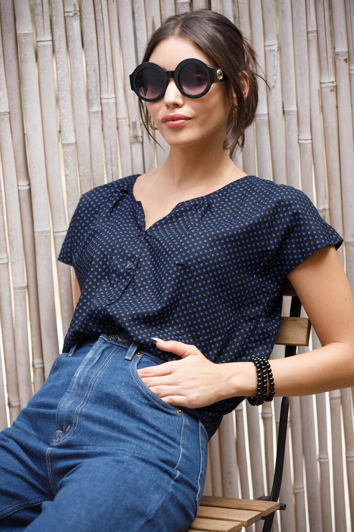 חולצת איימי שחור-כחול