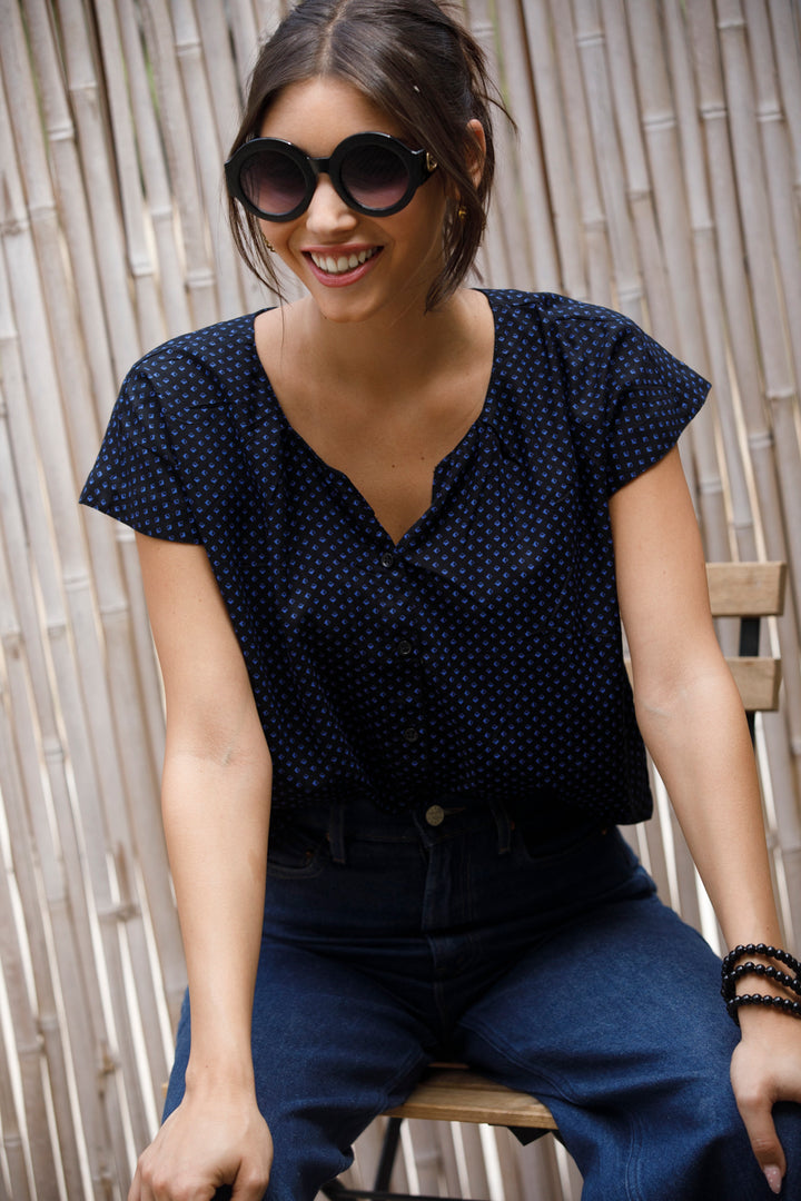 חולצת איימי שחור-כחול