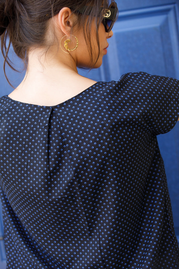 חולצת איימי שחור-כחול