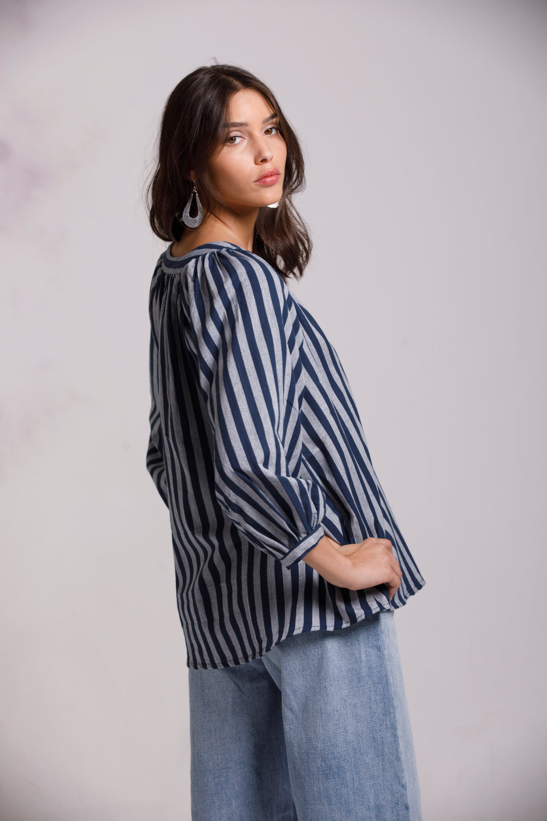 חולצת זואי פסים ג'ינס