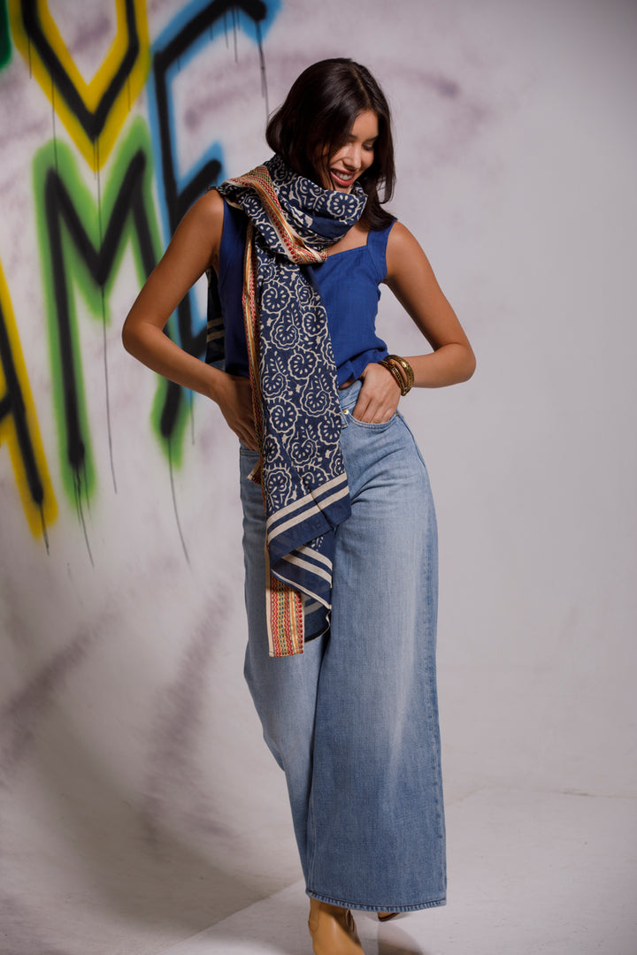 צעיף כותנה פראו - כחול כהה זהב