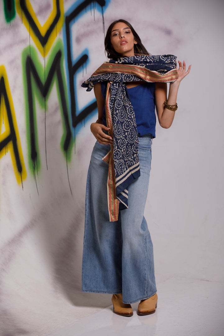 צעיף כותנה פראו - כחול כהה זהב