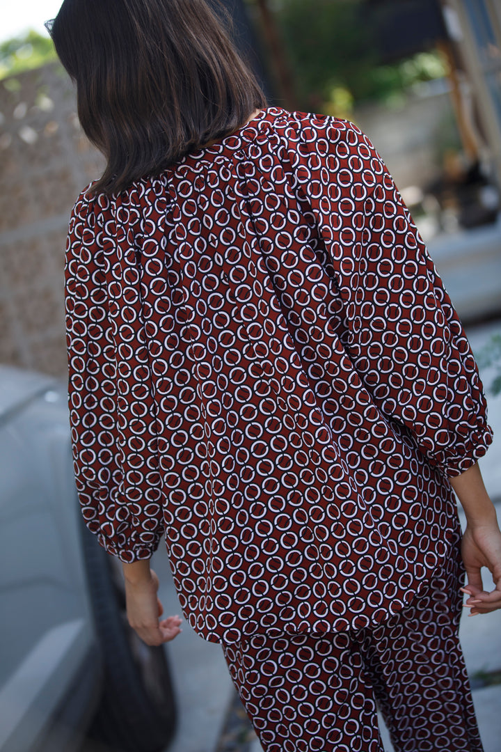 חולצת זואי בורדו