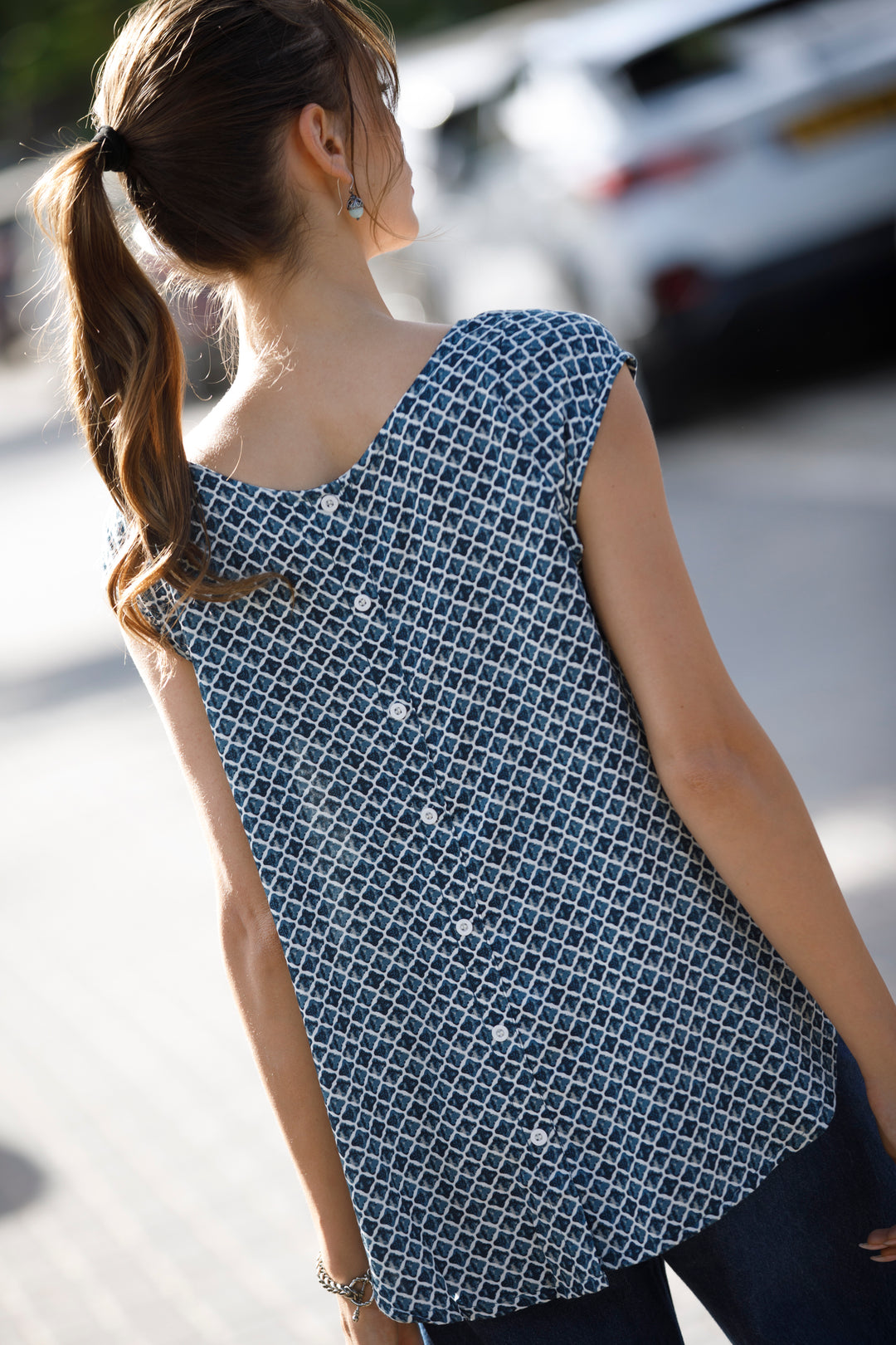 חולצת טניה אוברסייז כחול מעוינים