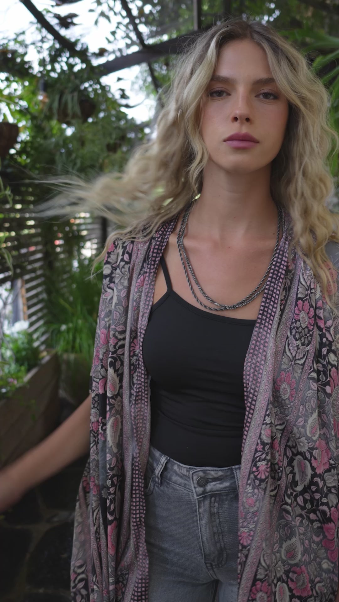 קימונו שחור-וורוד