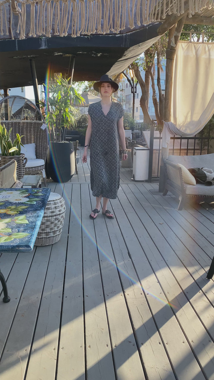 שמלת גלביה ליה צבע כחול-שחור